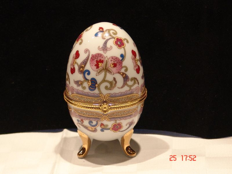 Porzellan Box ( Ei )